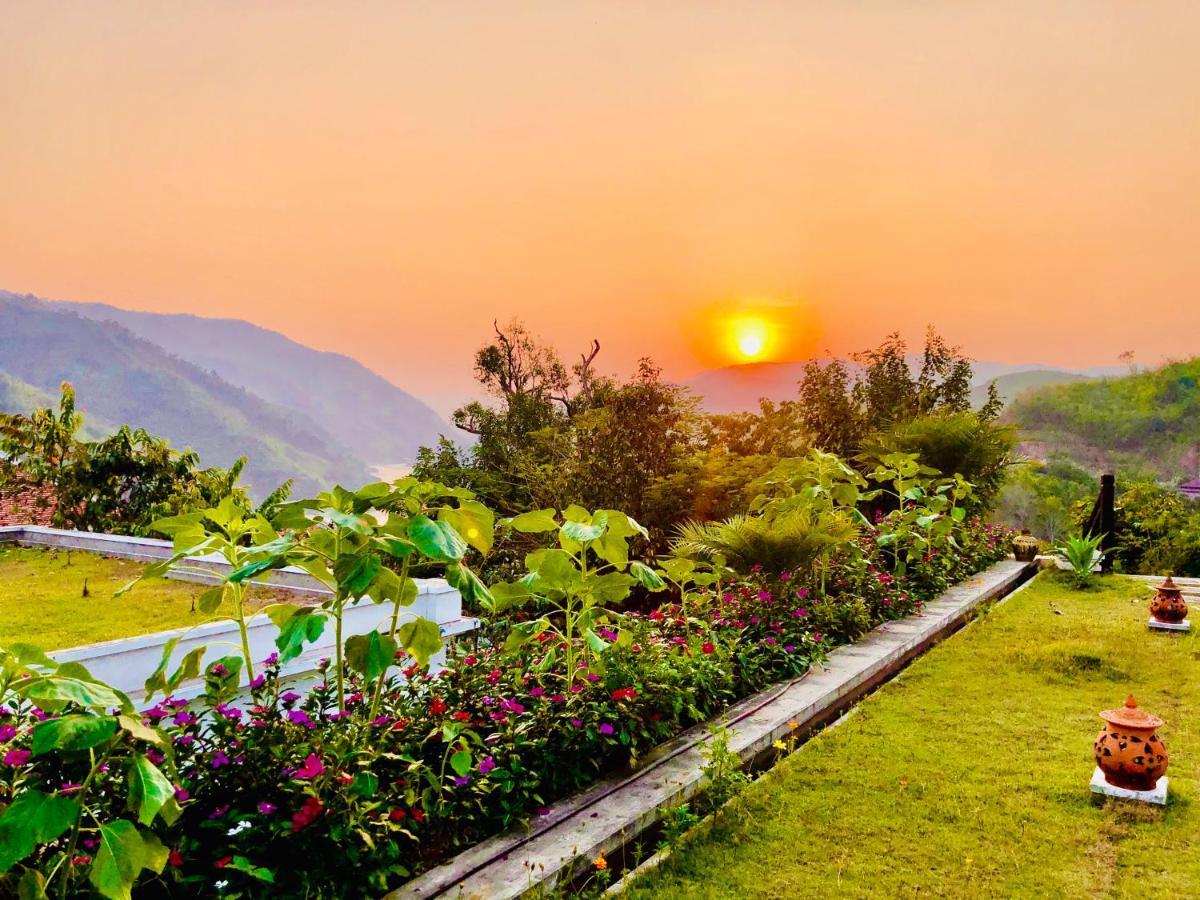 Le Grand Pakbeng Hotel Buitenkant foto