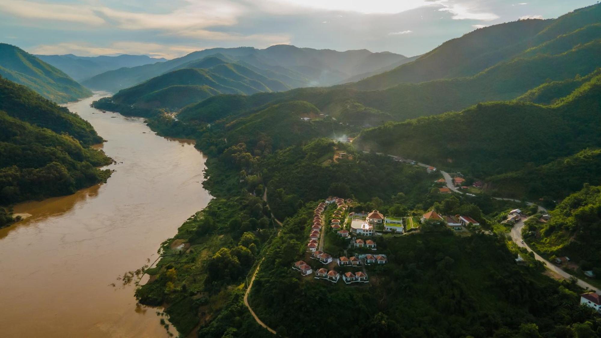 Le Grand Pakbeng Hotel Buitenkant foto