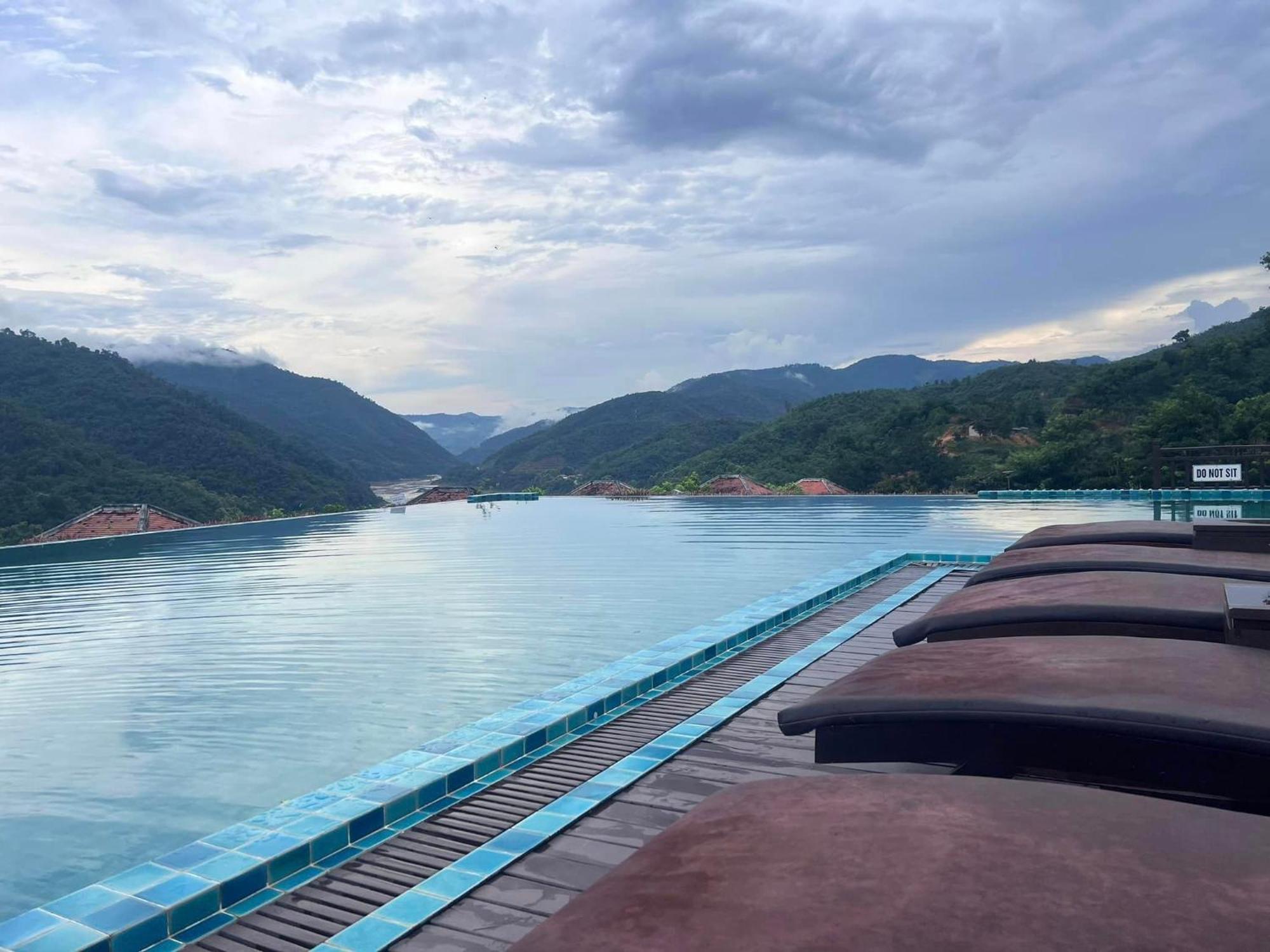Le Grand Pakbeng Hotel Buitenkant foto