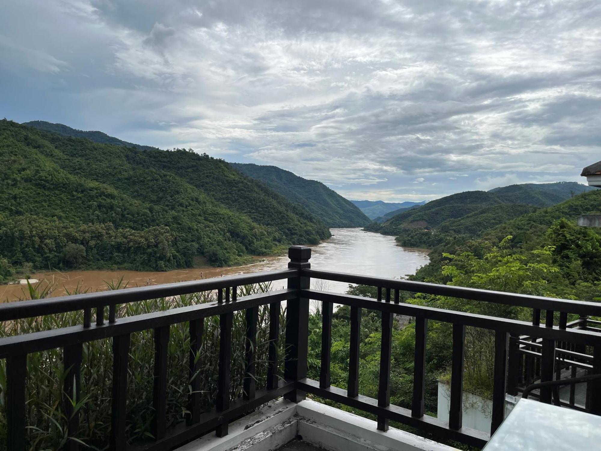 Le Grand Pakbeng Hotel Buitenkant foto